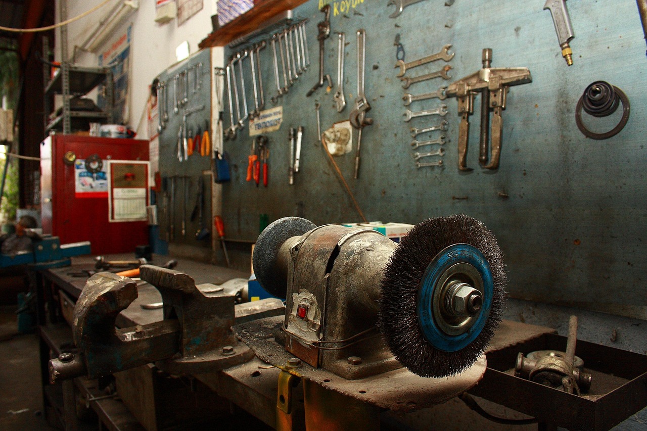 car, garage, old, dirty, engine, mechanical, nostalgia, repair, mechanism, service, equipment, help, car wallpapers, metal, application, maintenance, industry, workshop